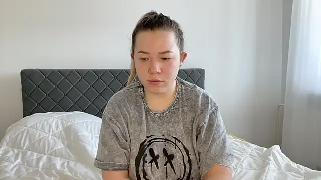 Embersweetbunny online show from 03/17/25, 06:40