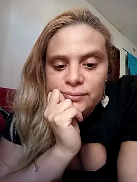 Snapshot of Elza_Blonde chatting on 10/26/25, 09:21 Elza Blonde online show from 10/26/25, 09:21