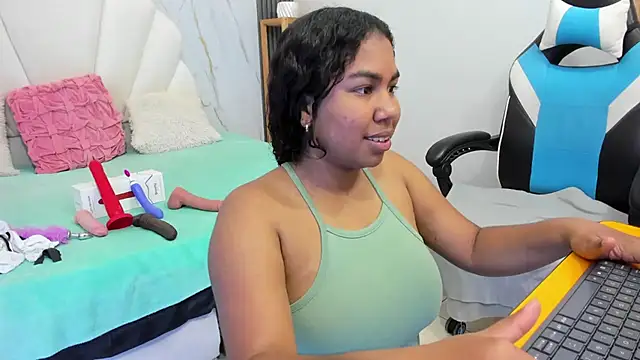 Snapshot of Lizzie_Williams_ chatting on 11/06/25, 03:07 Lizzie Williams online show from 11/06/25, 03:07