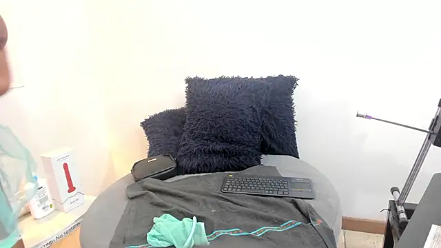 Snapshot of Lizzie_Williams_ chatting on 11/26/25, 03:18 Lizzie Williams online show from 11/26/25, 03:18