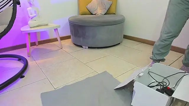 Lizzie Williams  online show from 12/22/25, 03:14