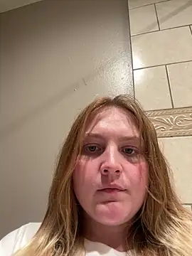Snapshot of PhatAssBlond chatting on 12/08/24, 06:01 PhatAssBlond online show from 12/08/24, 06:01