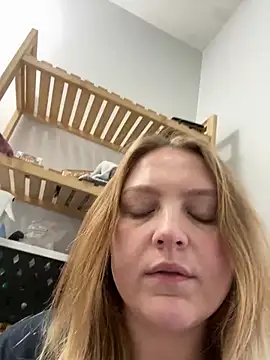 Snapshot of PhatAssBlond chatting on 12/24/24, 06:06 PhatAssBlond online show from 12/24/24, 06:06