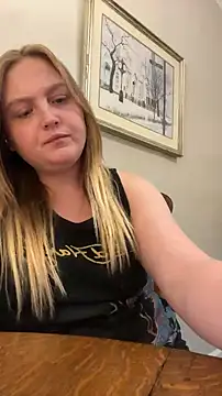Snapshot of PhatAssBlond chatting on 01/09/25, 01:29 PhatAssBlond online show from 01/09/25, 01:29