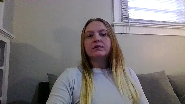Snapshot of PhatAssBlond chatting on 02/15/25, 03:39 PhatAssBlond online show from 02/15/25, 03:39