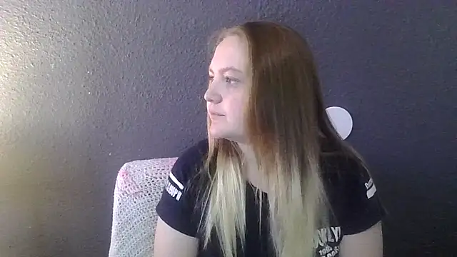 Snapshot of PhatAssBlond chatting on 02/28/25, 05:26 PhatAssBlond online show from 02/28/25, 05:26