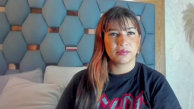 yayi derek online show from 10/21/25, 11:33