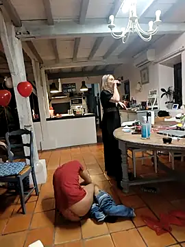 Snapshot of Jade_Emeraud chatting on 02/14/25, 10:14 Jade Emeraud online show from 02/14/25, 10:14