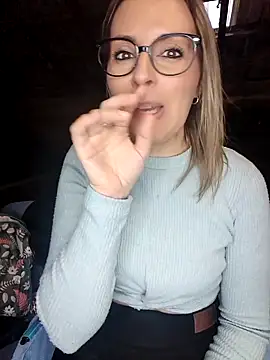 Snapshot of Jade_Emeraud chatting on 02/11/26, 04:23 Jade Emeraud online show from 02/11/26, 04:23