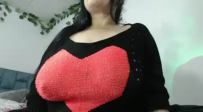 Snapshot of Donniia chatting on 12/17/24, 11:38 Donniia online show from 12/17/24, 11:38