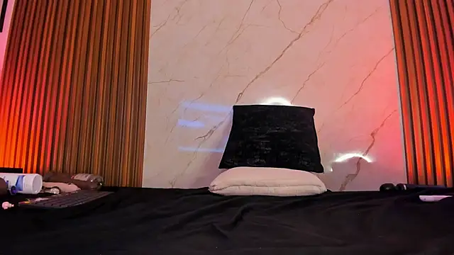 Emiilycollins online show from 12/07/24, 03:25