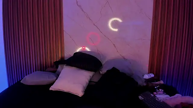 Emiilycollins online show from 12/04/25, 02:10