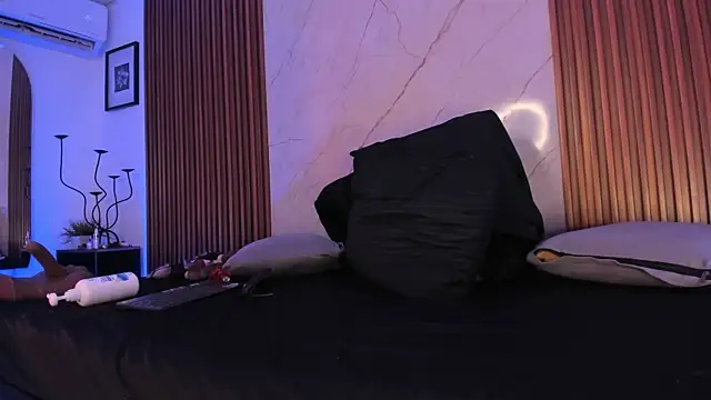 Emiilycollins online show from 12/20/25, 01:23