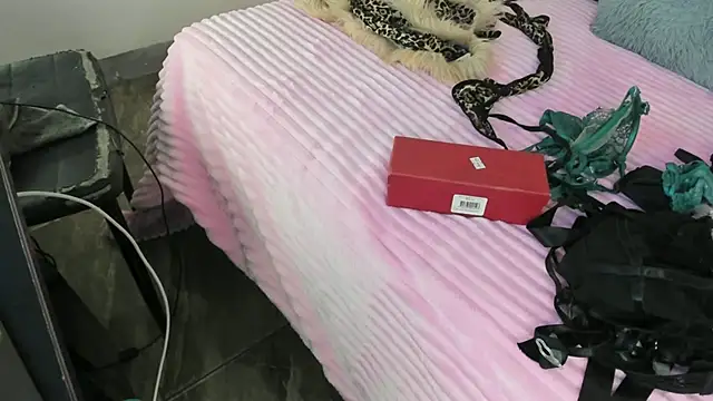 LIZ HOLMES online show from 09/16/25, 10:49