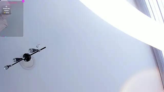 LIZ HOLMES online show from 09/25/25, 12:09