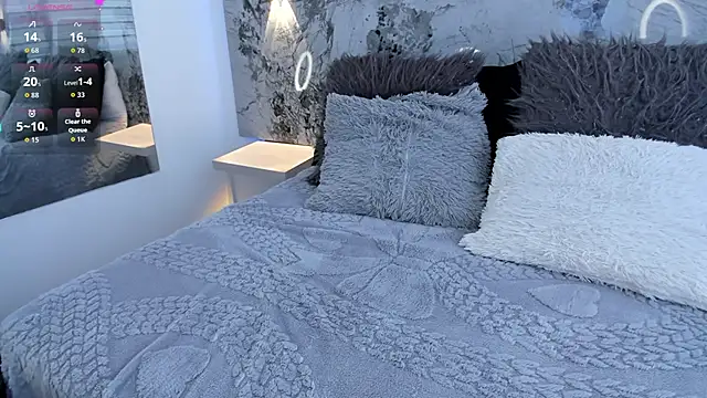 LIZ HOLMES online show from 10/09/25, 12:03