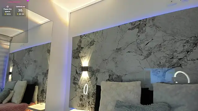 LIZ HOLMES online show from 11/18/25, 10:52