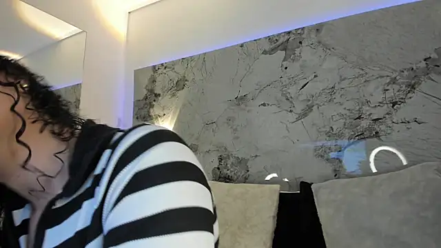 LIZ HOLMES online show from 12/01/25, 10:53