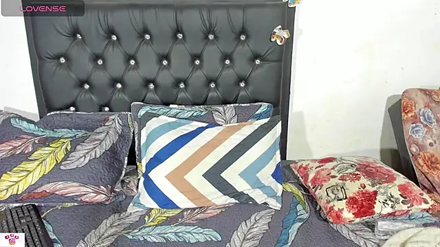 Snapshot of Darlyquenn11 chatting on 12/23/24, 06:00 Darlyquenn11 online show from 12/23/24, 06:00