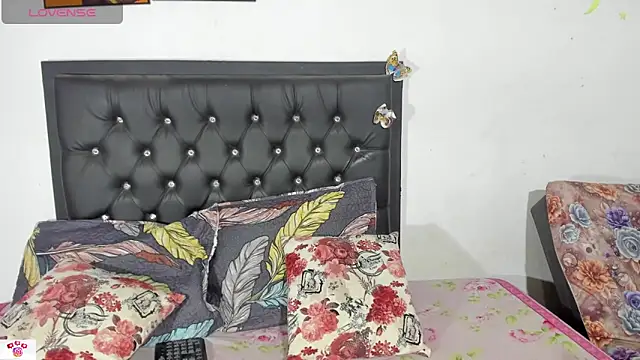 Snapshot of Darlyquenn11 chatting on 12/28/24, 03:15 Darlyquenn11 online show from 12/28/24, 03:15