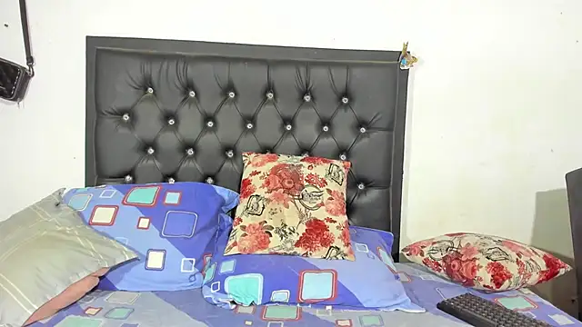 Snapshot of Darlyquenn11 chatting on 02/01/25, 04:14 Darlyquenn11 online show from 02/01/25, 04:14