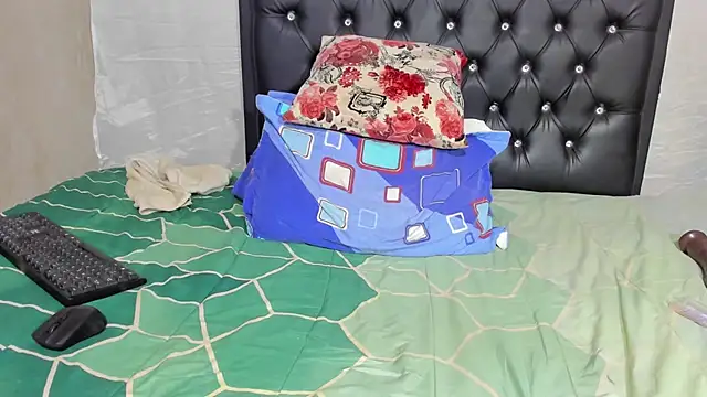 Snapshot of Darlyquenn11 chatting on 02/08/25, 12:17 Darlyquenn11 online show from 02/08/25, 12:17