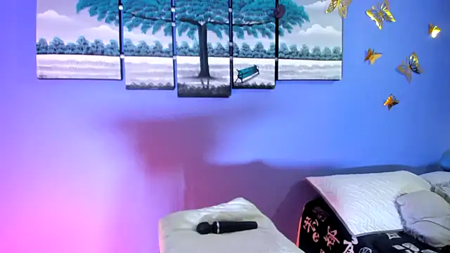 Snapshot of AdelleLennox_cg chatting on 02/08/25, 11:33 AdelleLennox cg online show from 02/08/25, 11:33