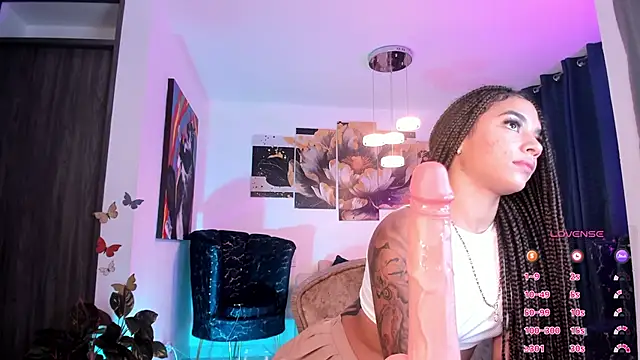 Snapshot of pretty_pettite chatting on 02/10/25, 11:13 pretty pettite online show from 02/10/25, 11:13