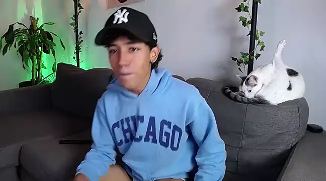 Ostin18hot online show from 12/13/24, 01:37