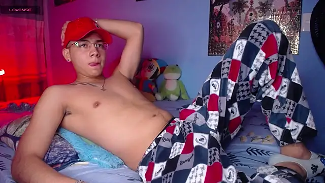 Snapshot of mexican_cum chatting on 07/19/26, 01:42 mexican cum online show from 07/19/26, 01:42