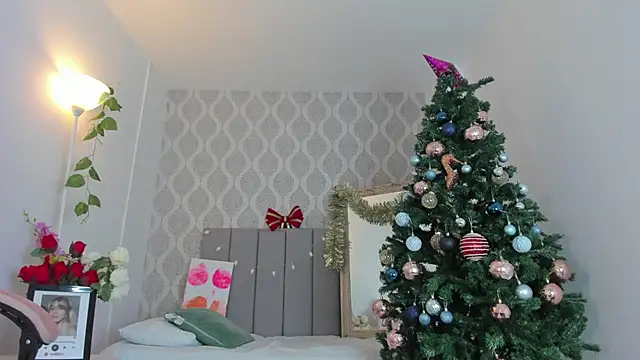 Snapshot of Adria_ross chatting on 12/28/24, 04:41 Adria ross online show from 12/28/24, 04:41