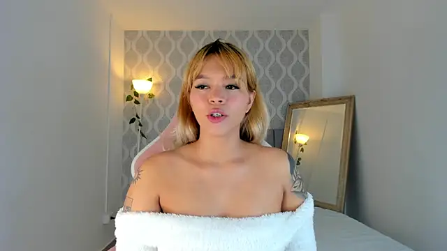 Snapshot of Adria_ross chatting on 01/17/25, 12:21 Adria ross online show from 01/17/25, 12:21