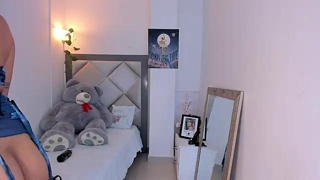 Snapshot of Adria_ross chatting on 02/12/25, 05:05 Adria ross online show from 02/12/25, 05:05