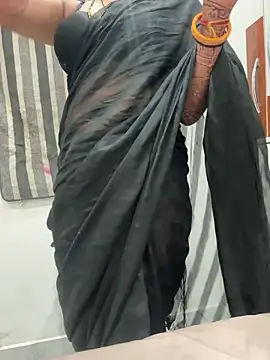 Snapshot of AASHI66 chatting on 10/18/25, 07:03 AASHI66 online show from 10/18/25, 07:03