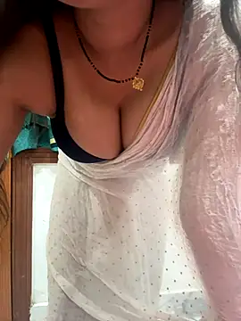 Snapshot of AASHI66 chatting on 11/01/25, 05:26 AASHI66 online show from 11/01/25, 05:26