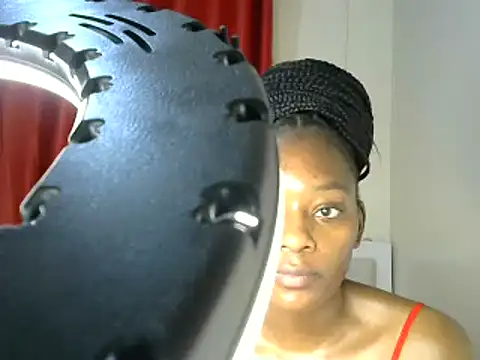 Snapshot of Queen_of_the_ring1 chatting on 02/13/25, 11:26 Queen of the ring1 online show from 02/13/25, 11:26