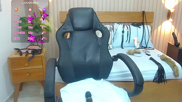 luciana ballesteros  online show from 03/19/25, 12:23