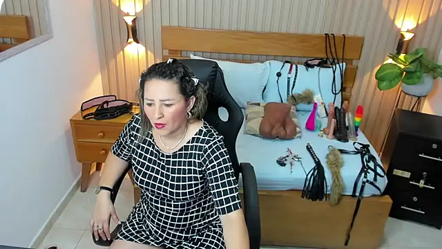 Snapshot of luciana_ballesteros_ chatting on 09/30/25, 12:10 luciana ballesteros online show from 09/30/25, 12:10