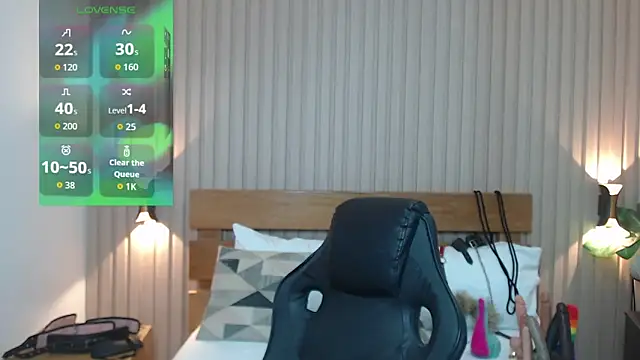 Snapshot of luciana_ballesteros_ chatting on 11/29/25, 12:30 luciana ballesteros online show from 11/29/25, 12:30