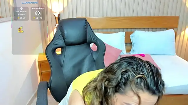 Snapshot of luciana_ballesteros_ chatting on 02/07/26, 12:09 luciana ballesteros online show from 02/07/26, 12:09