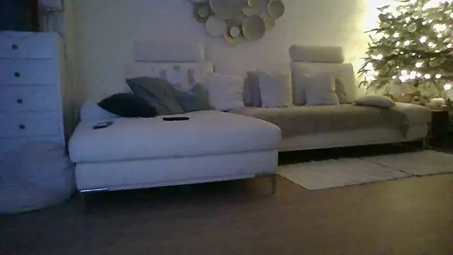 lyajoliee online show from 12/11/24, 08:07