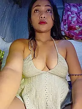 Snapshot of prettybella4u chatting on 06/18/26, 01:37 prettybella4u online show from 06/18/26, 01:37