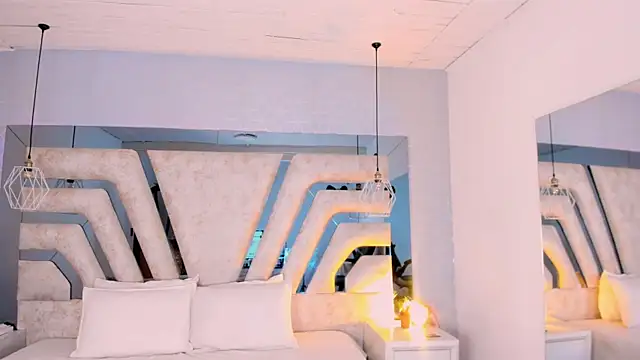 Snapshot of AngelineHeet chatting on 10/07/25, 02:42 AngelineHeet online show from 10/07/25, 02:42