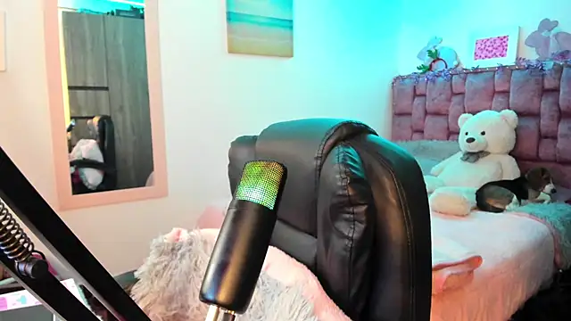 ladyrd1 online show from 12/15/24, 07:13