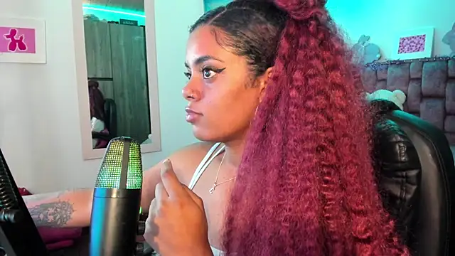 ladyrd1 online show from 12/18/24, 02:32