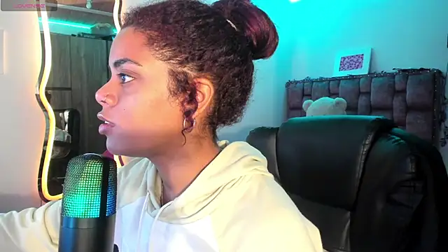 ladyrd1 online show from 01/02/25, 02:54