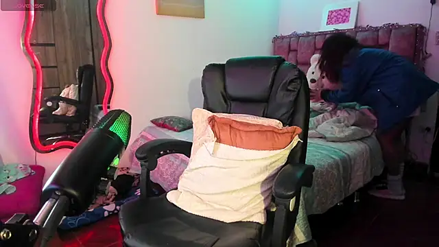 ladyrd1 online show from 01/10/25, 01:09