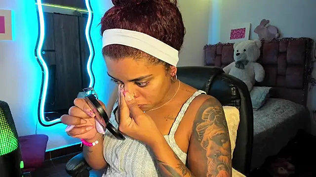 ladyrd1 online show from 01/29/25, 05:30