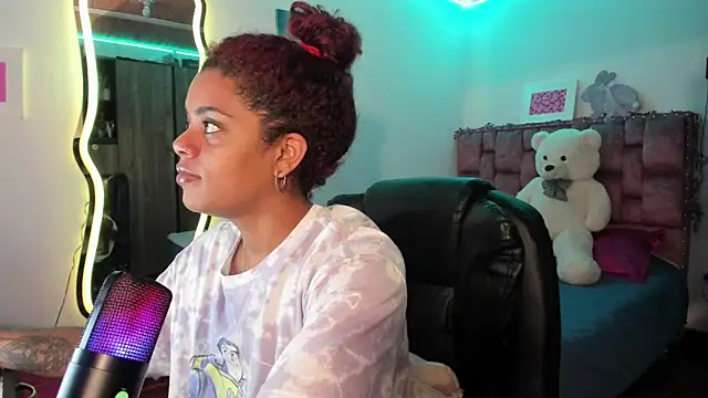 ladyrd1 online show from 02/23/25, 06:39