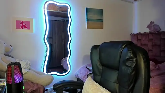 ladyrd1 online show from 03/03/25, 07:43